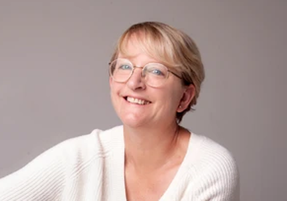 La autora británica Siân Hughes