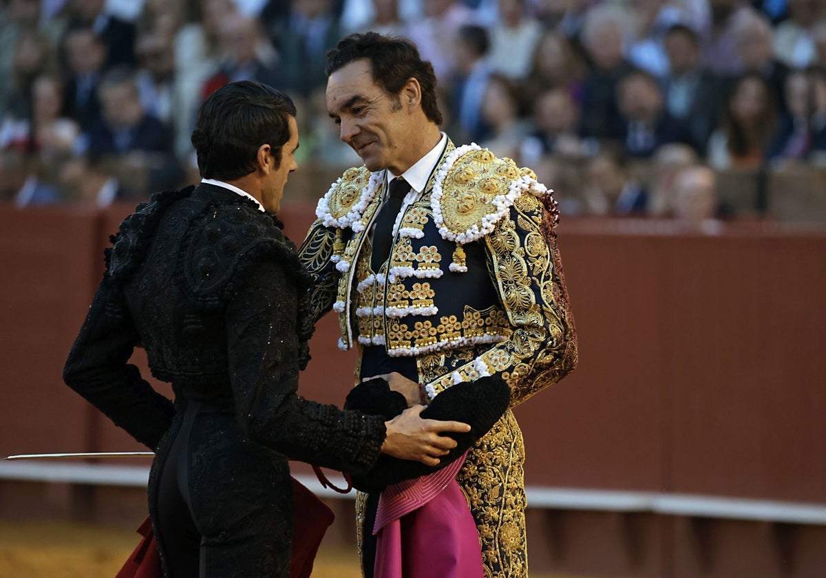 Emilio de Justo brindó un toro en la pasada Feria de Abril a Manuel Jesús 'El Cid'