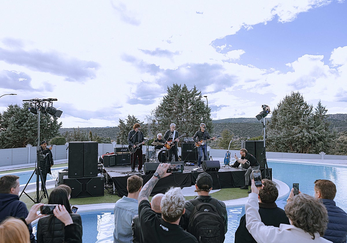 Los Ratones Paranoicos tocando en la fiesta de arranque de su gira de despedida, celebrada en Las Rozas (Madrid)