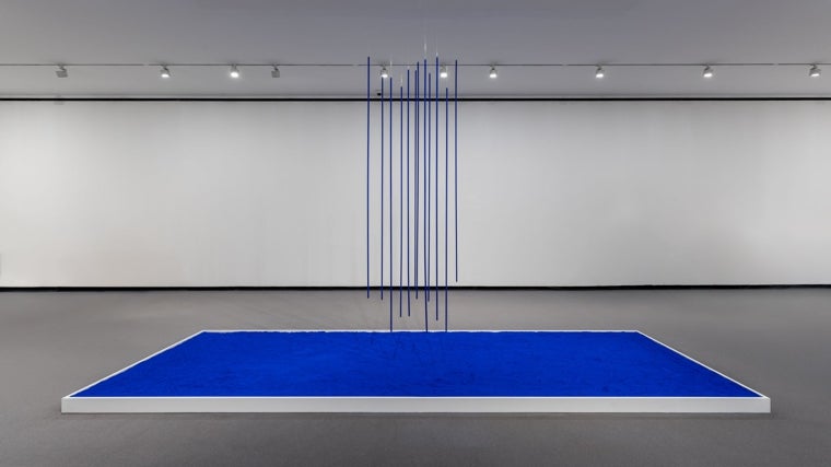 Yves Klein. 'Pluie bleue' y 'Pigment Pur', 1957. Colección particular. Cortesía de Archives Yves Klein, París