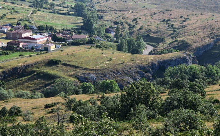 Imagen principal - Vista del Castellum A de La Loma antes de su destrucción. Mapa del lugar y una imagen tomada hace unos días