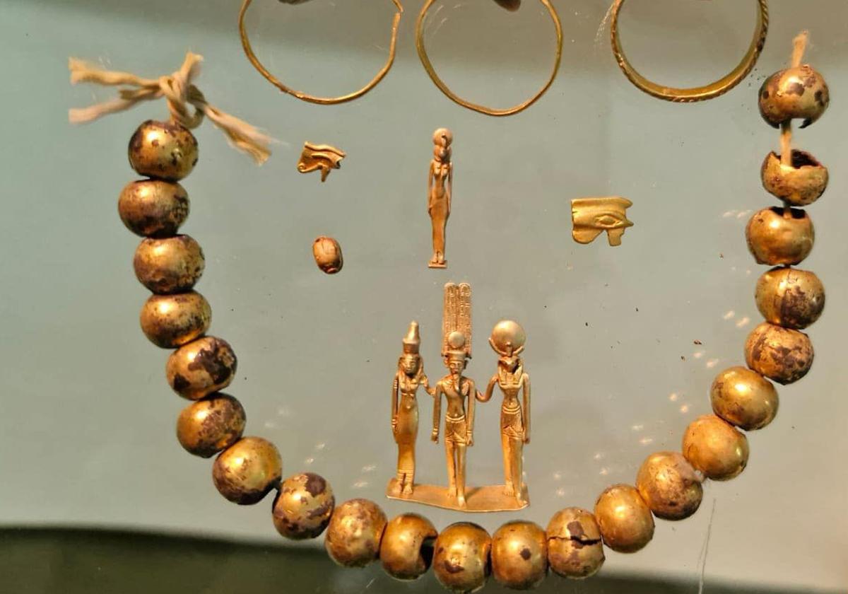 Descubren en los templos egipcios de Karnak un tesoro de oro y piedras preciosas de la Dinastía XXVI