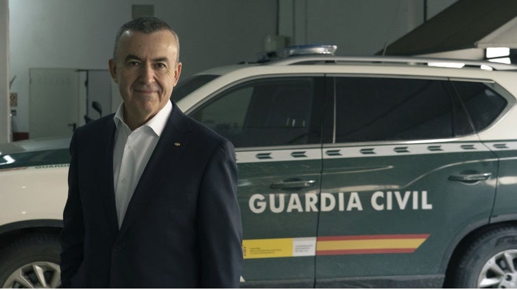 Lorenzo Silva: «España no está siendo generosa con la Guardia Civil»