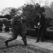 «¿Por qué no lleva traje?»: cuando Churchill pasó las navidades con el mono 'de sirena' en la Casa Blanca