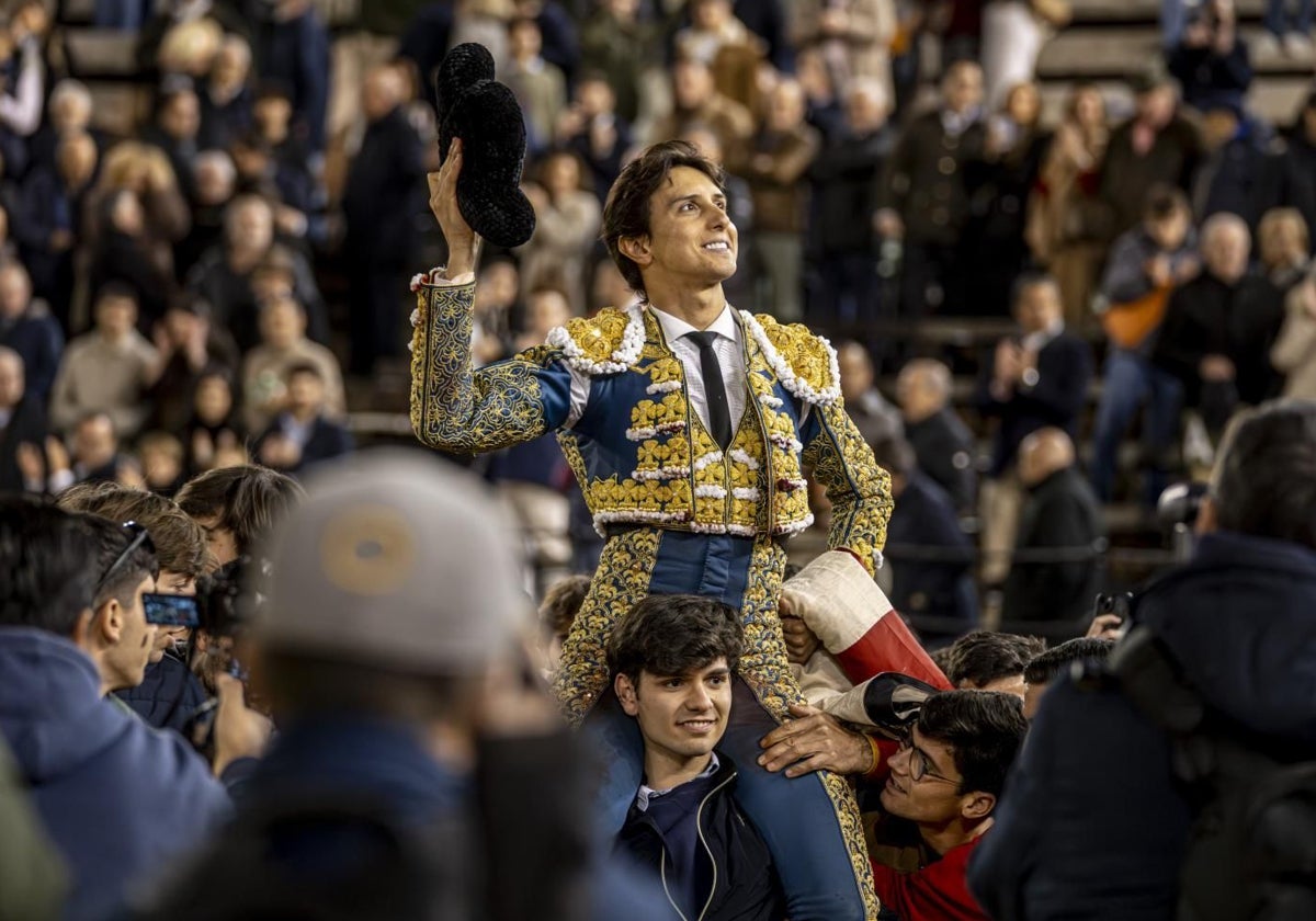 Andrés Roca Rey se marcha por la puerta grande