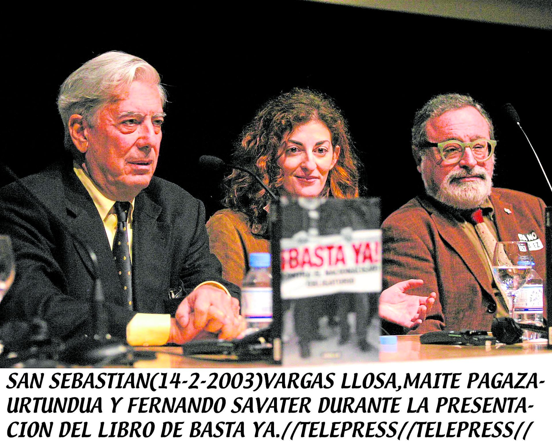 En San Sebastián, en 2003, junto a Maite Pagazaurtundúa y Fernando Savater