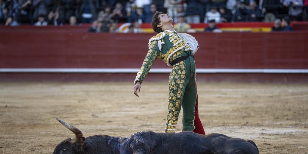 El magnetismo de Roca Rey en la tarde donde Rufo se aupó a hombros