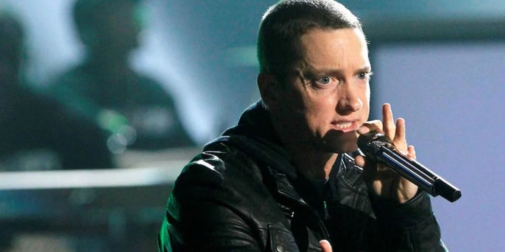 Un ex ingeniero de sonido de Eminem, acusado de robarle unas 30 canciones inéditas y venderlas en internet