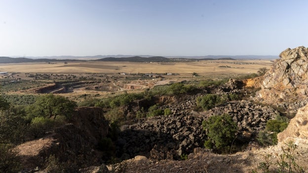 Imagen antes - Cuando se buscaba petróleo y no tierras raras: el día que Burgos fue nuestro Texas del oro negro