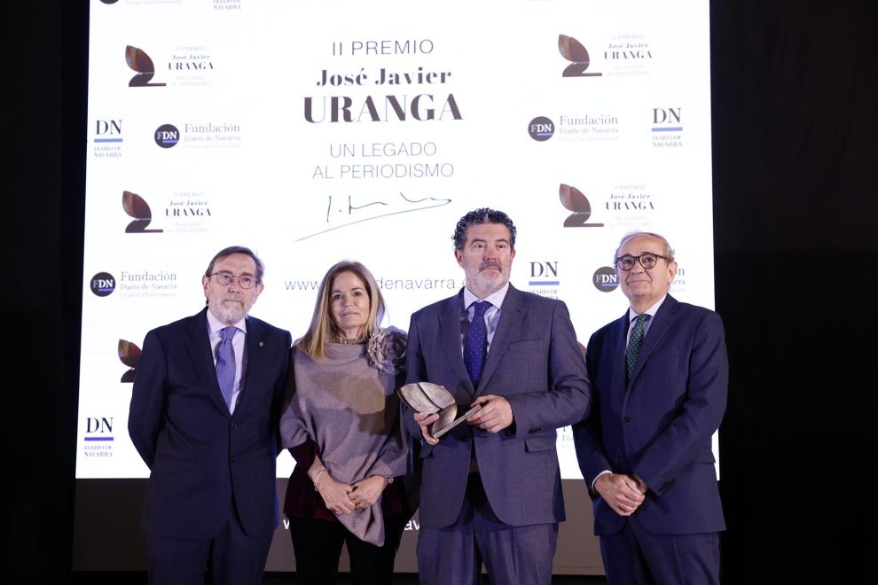 Galería | El director de ABC, Julián Quirós, galardonado con el premio José Javier Uranga