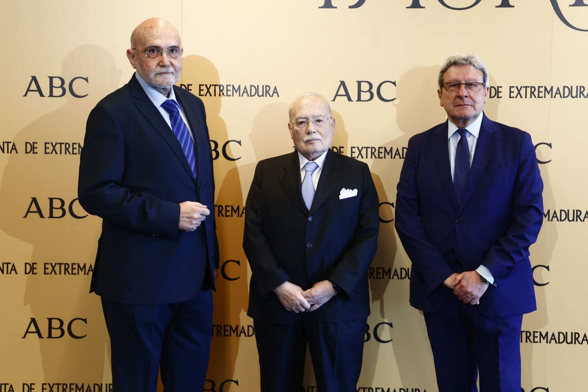 Ángel González Abad, Carlos Val-Carreres y Javier Valero