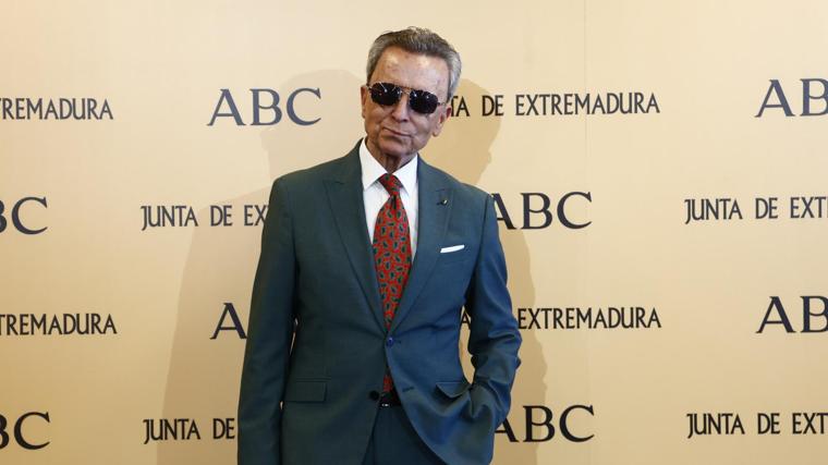 Victorino Martin, recibe el galardón en la XVI del Premio Taurino de ABC