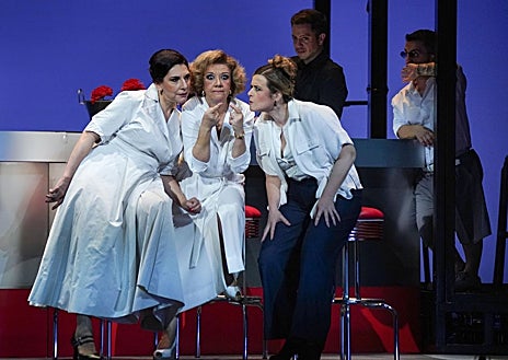 Imagen secundaria 1 - Tres momentos del espectáculo