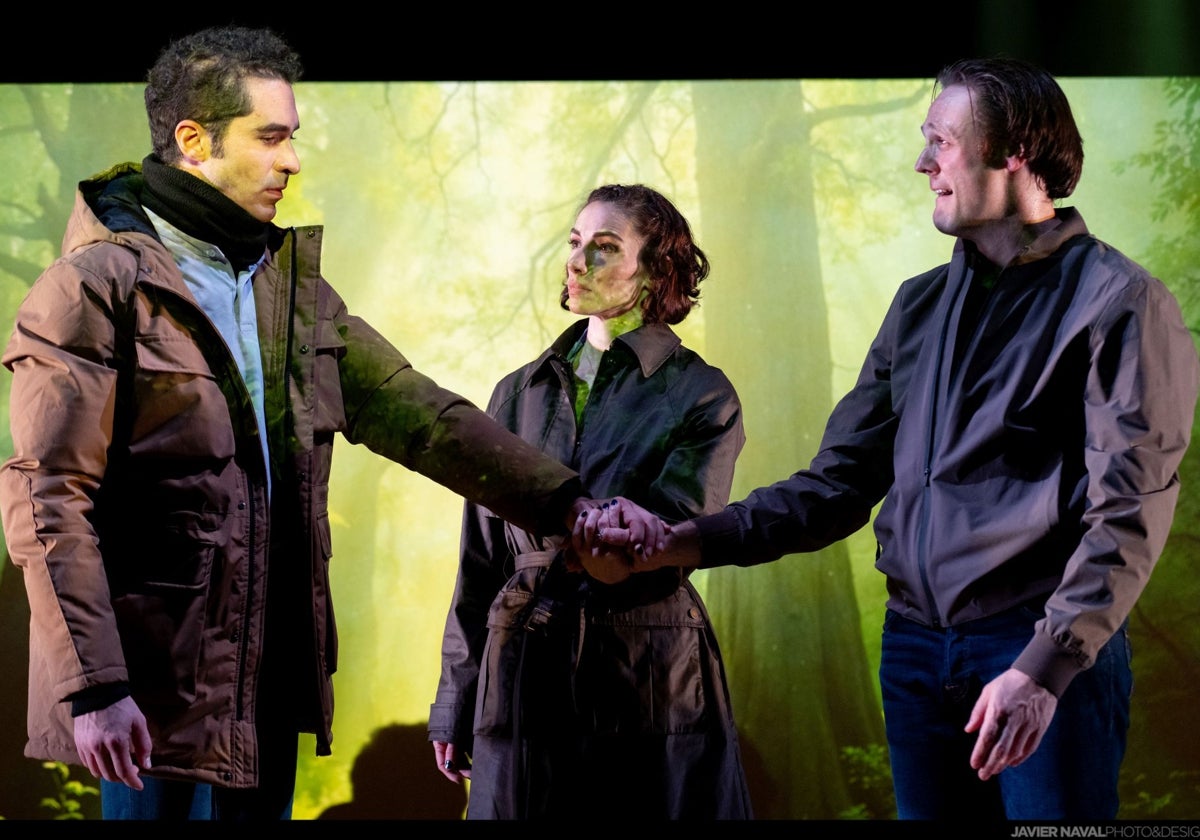 Manuel Moya, Rebeca Matellán y Alfredo Noval, en una escena de la obra