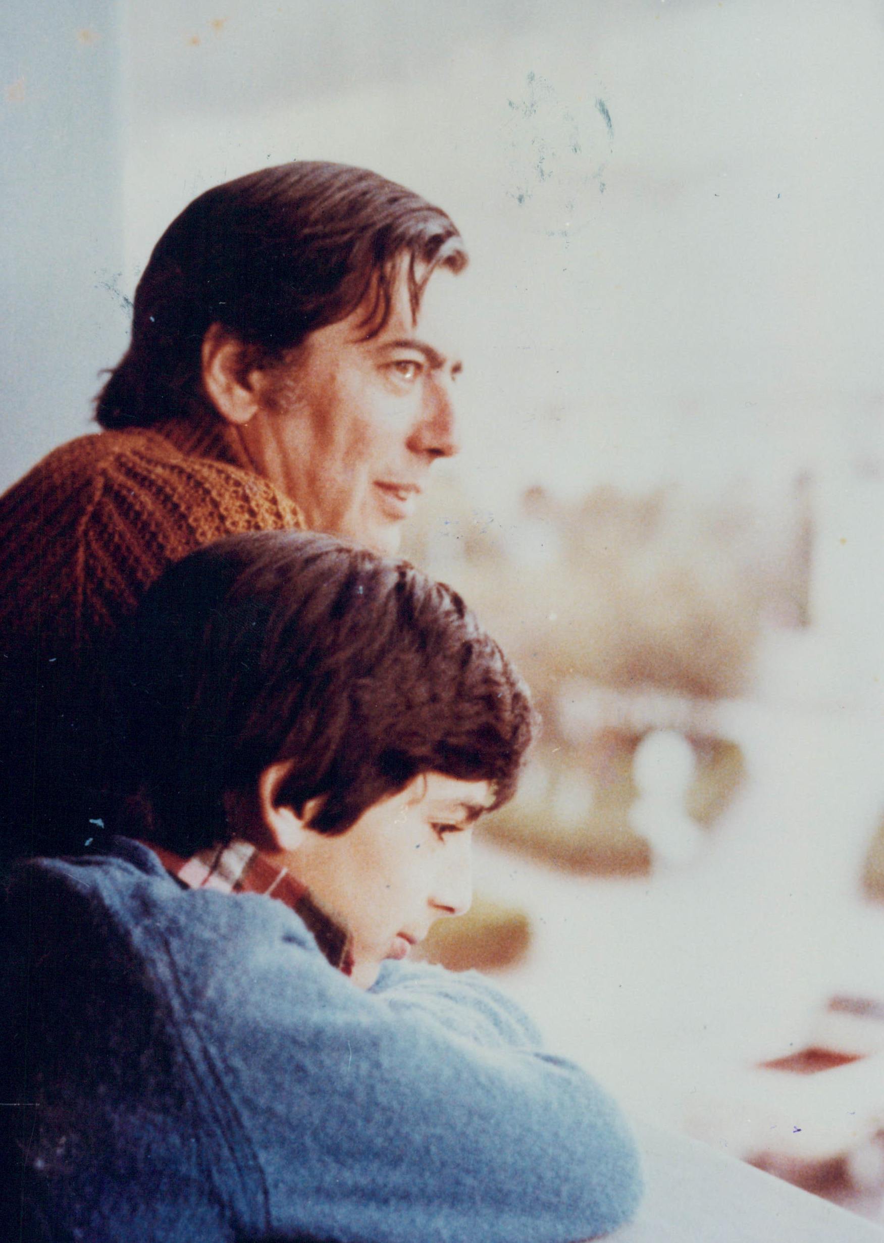 El escritor con su hijo Álvaro