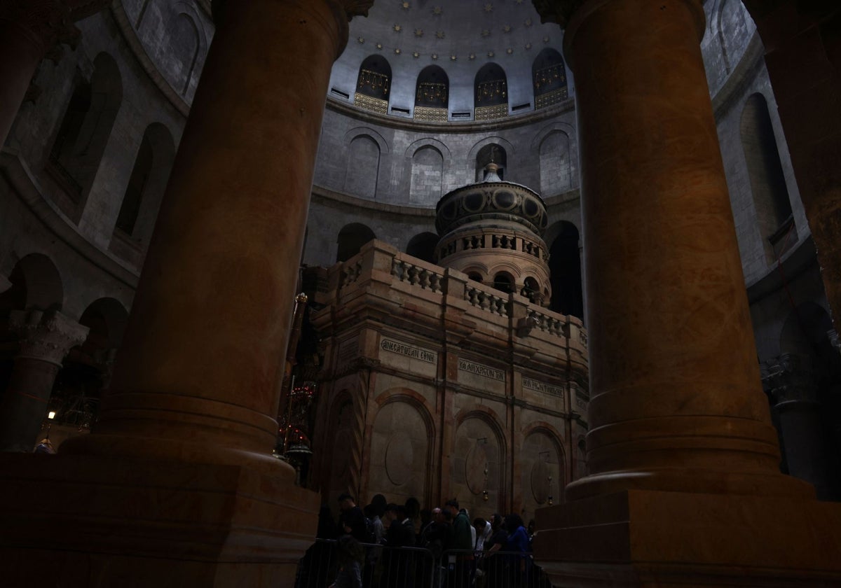 El Edículo en el interior de la basílica del Santo Sepulcro