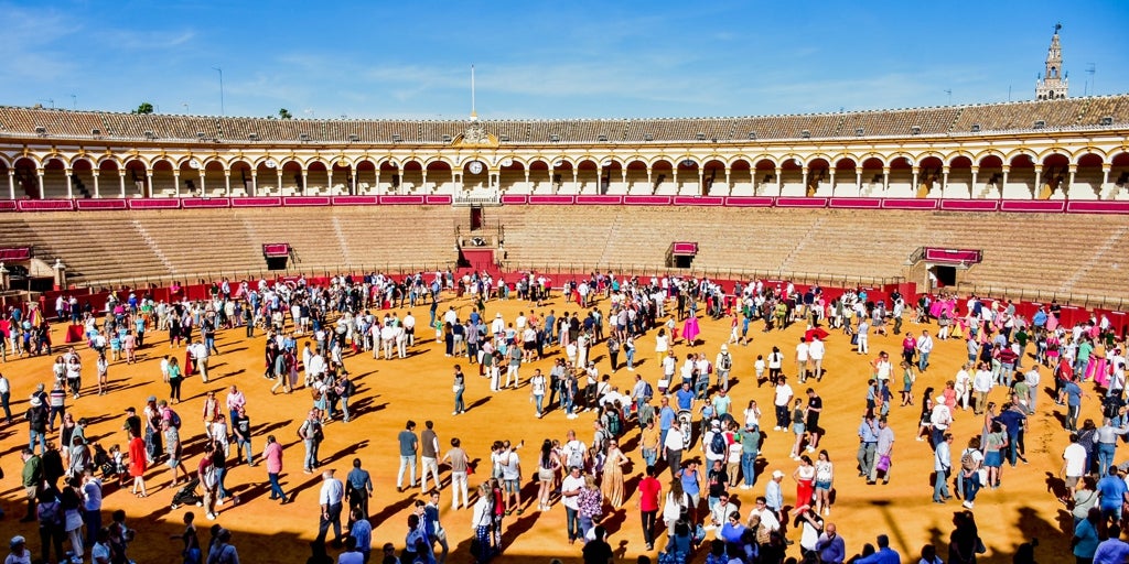 Jornada de puertas abiertas en la plaza de la Maestranza de Sevilla este viernes 25 de abril