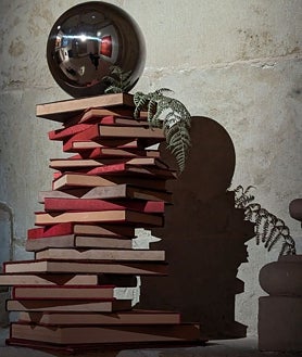 Imagen secundaria 2 - En las imágenes, distintas obras del conjunto 'Si el sol o el corazón se esconden', de Javier Garcerá