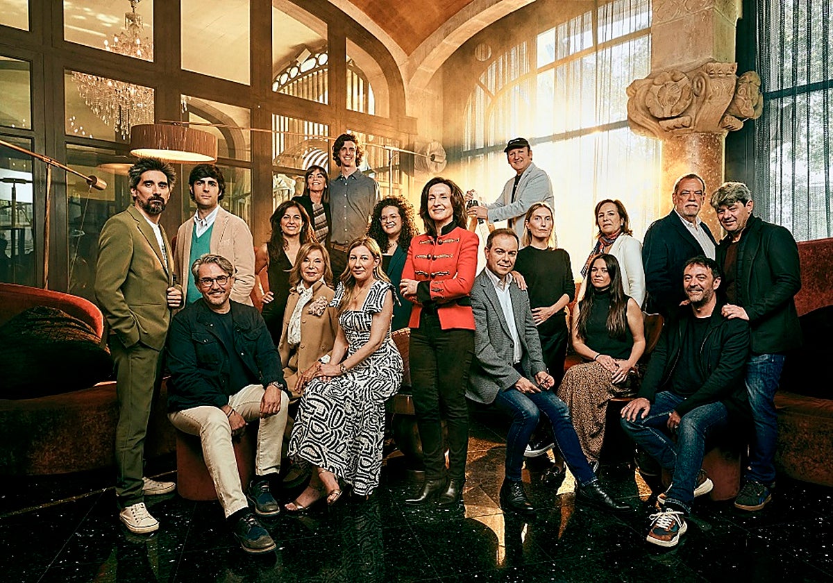 Foto de familia de los autores de Planeta para este Sant Jordi