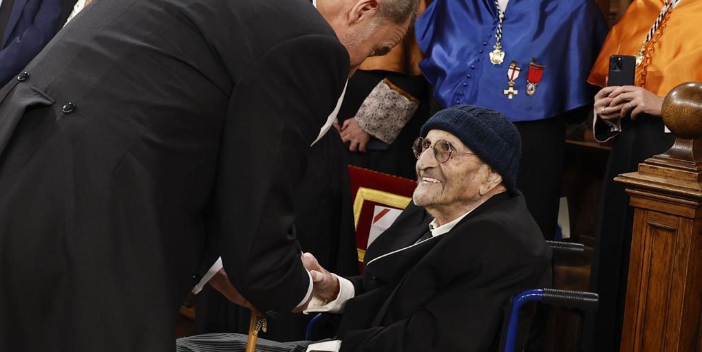 Álvaro Pombo, un Cervantes frágil y divertido: «Ya nadie se bate en duelo por su honor ni por el honor de España ni por el del tato»