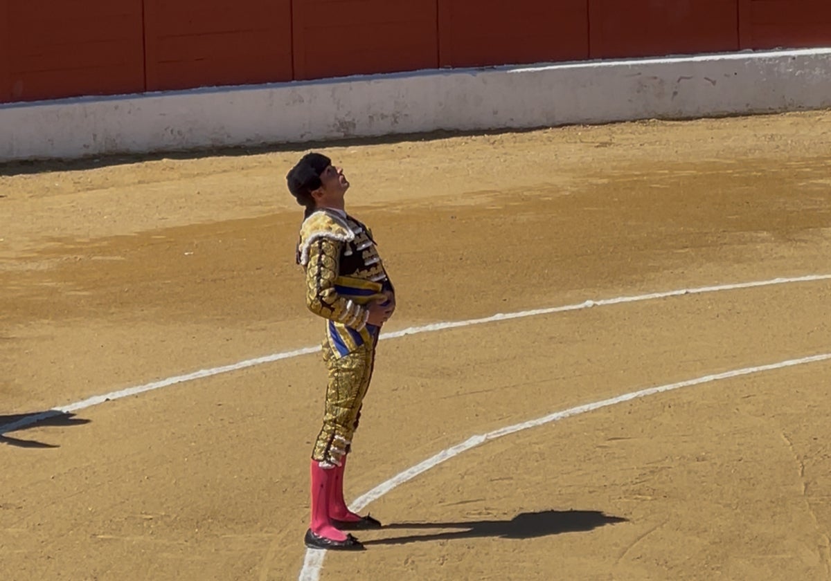 Damián Castaño, solo en el paseíllo