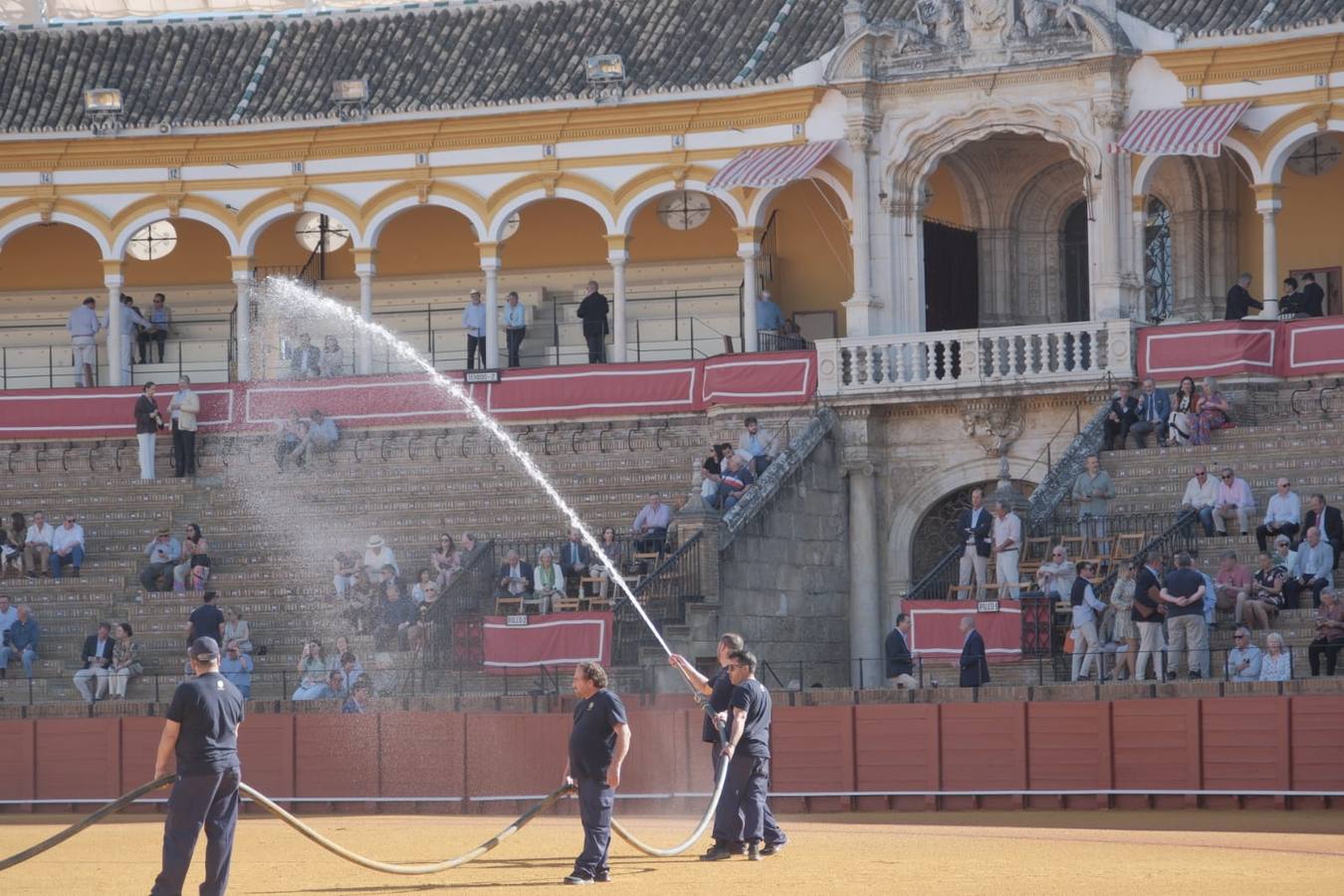 Domingo de sol en la Maestranza para ver a Lama de Góngora, Calerito y Samuel Navalón