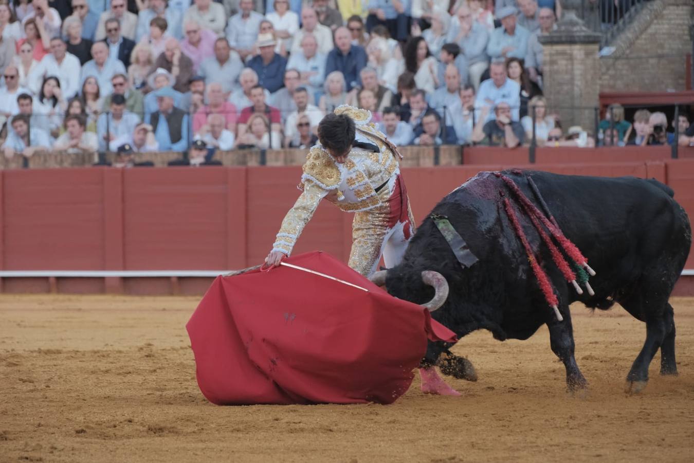 Samuel Navalón logró arranzar aplausos en la faena de su primero