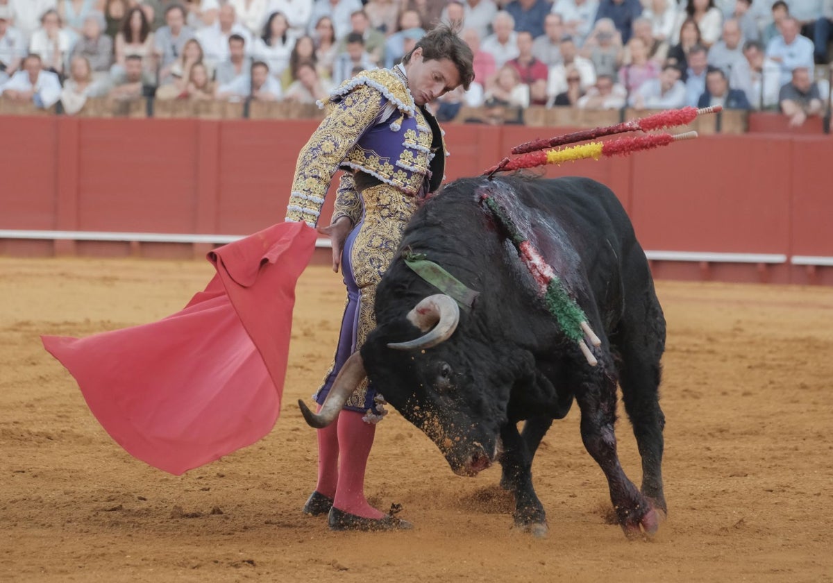 SEVILLA: Entrega total de Lama, Calerito y Navalón ante la exigente corrida de Fuente Ymbro