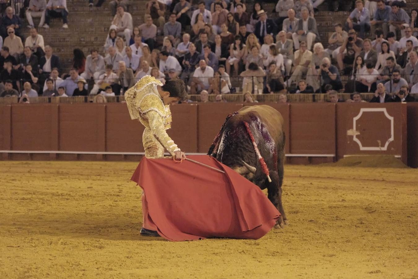 Samuel Navalón, con el que cerraba la tarde de este domingo de toros en la Maestranza
