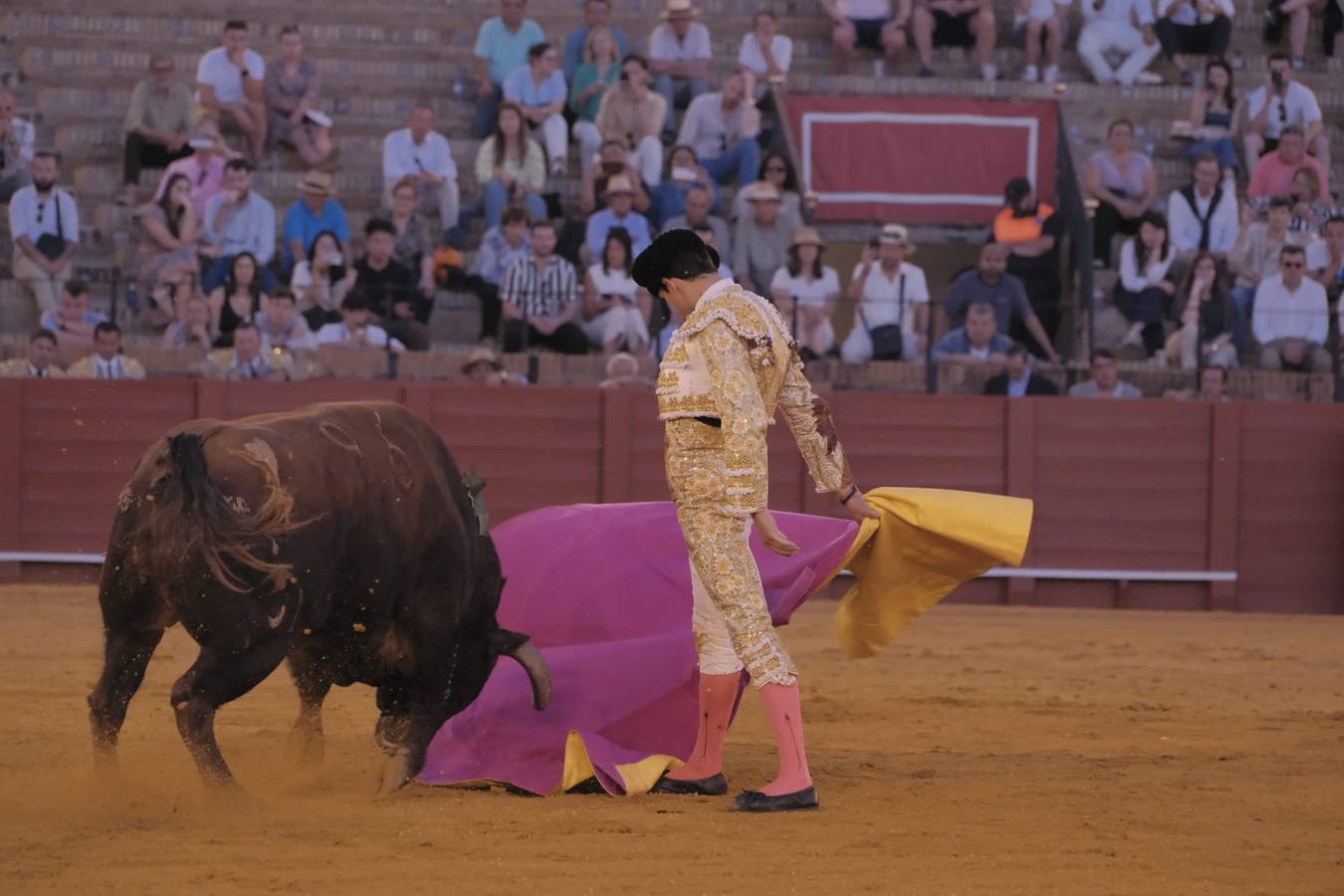 Samuel Navalón, con el que cerraba la tarde de este domingo de toros en la Maestranza