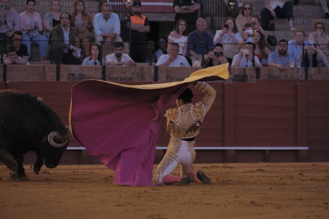 Samuel Navalón, con el que cerraba la tarde de este domingo de toros en la Maestranza