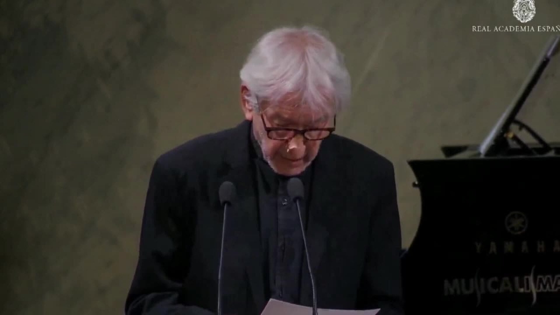 Las voces de José Sacristán y Serrat se unen en homenaje a Antonio Machado en la Academia