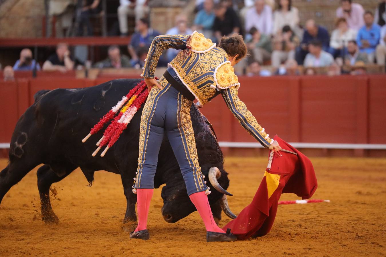 Román logró cortar una oreja en la Maestranza