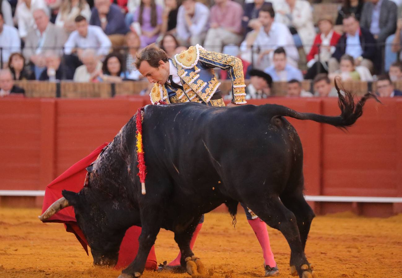 Román logró cortar una oreja en la Maestranza