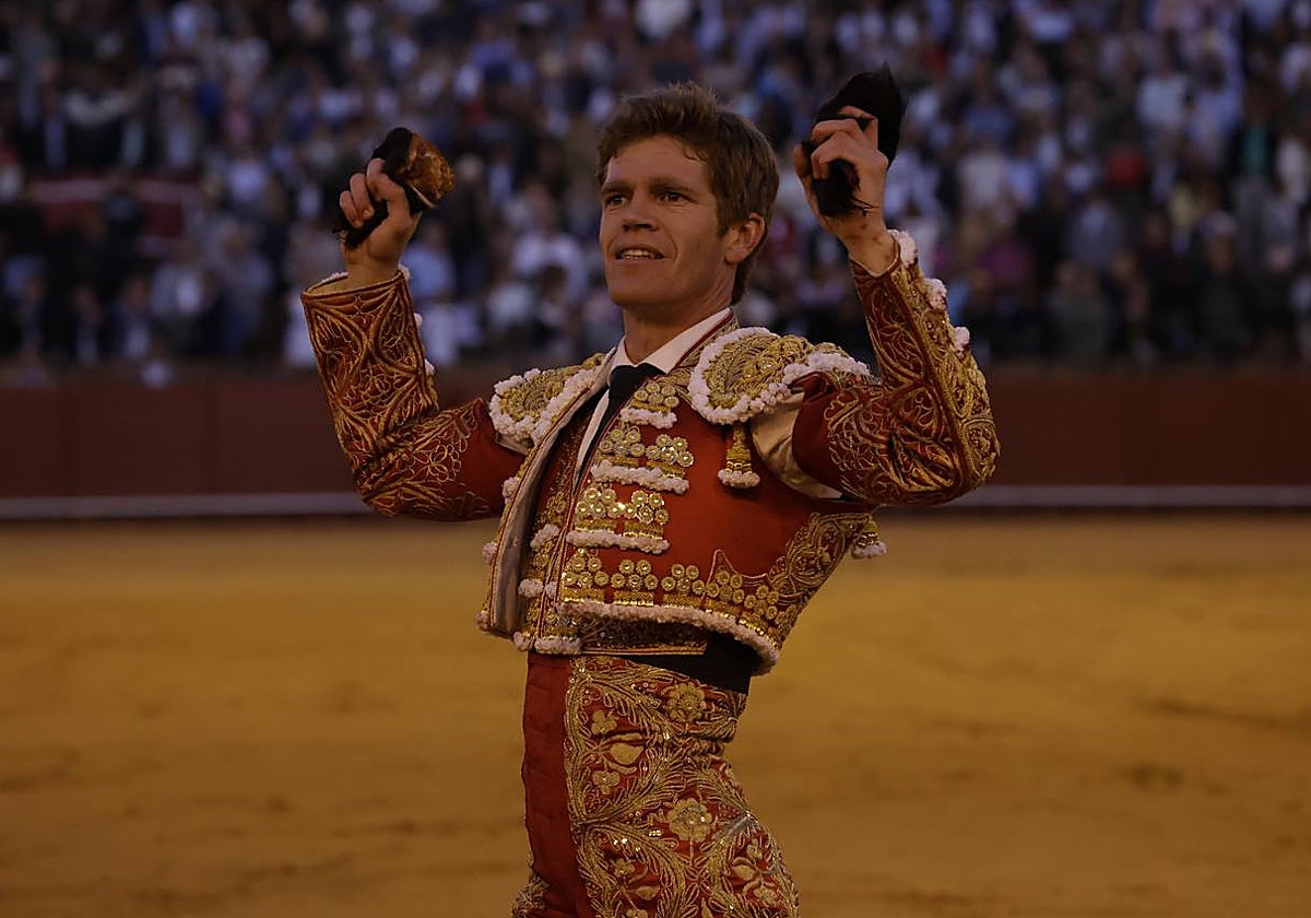 Borja Jiménez cortó dos orejas y recibió el aplauso de la Maestranza