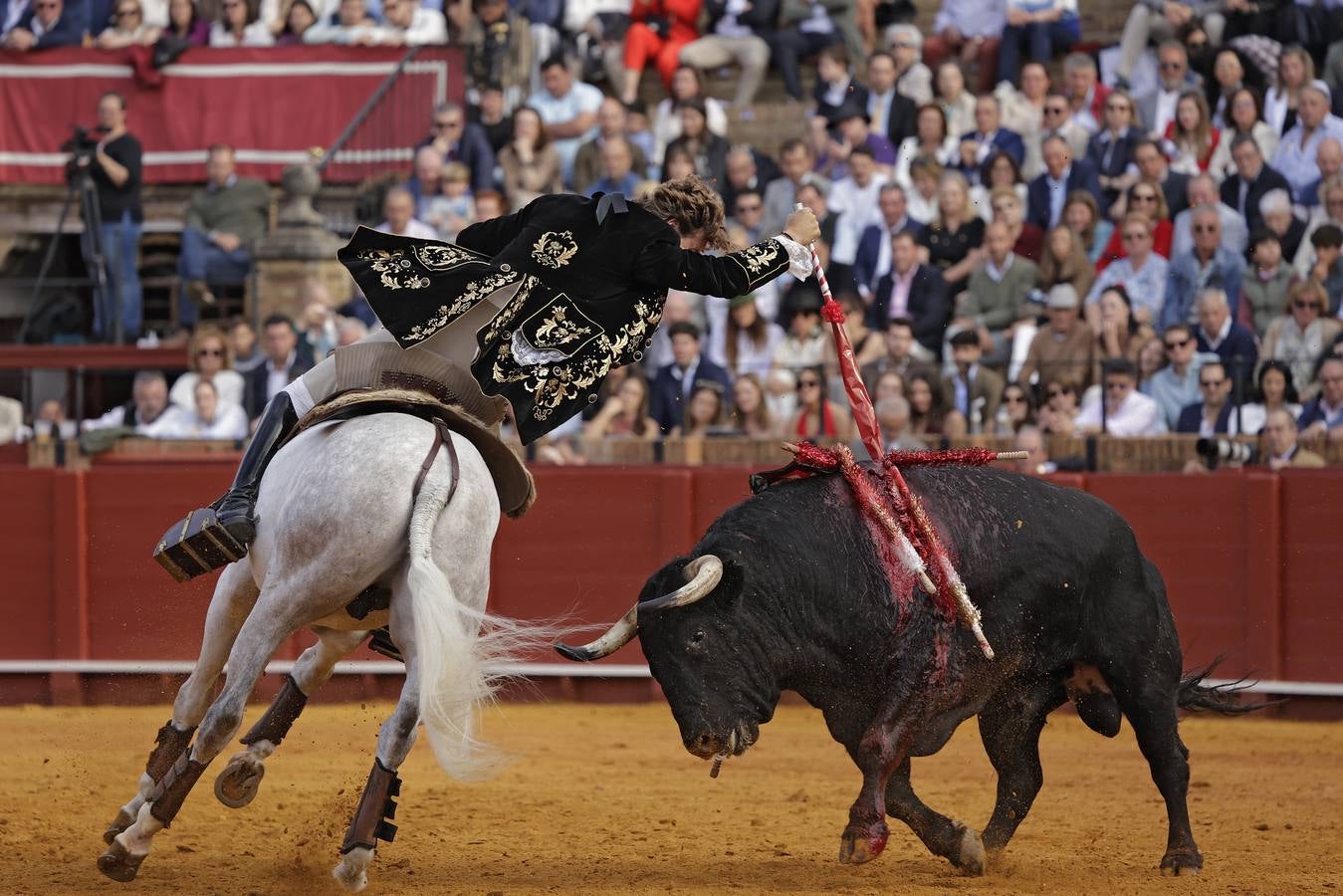 Rui Fernandes recibió una ovación de la Maestranza en su segundo toro