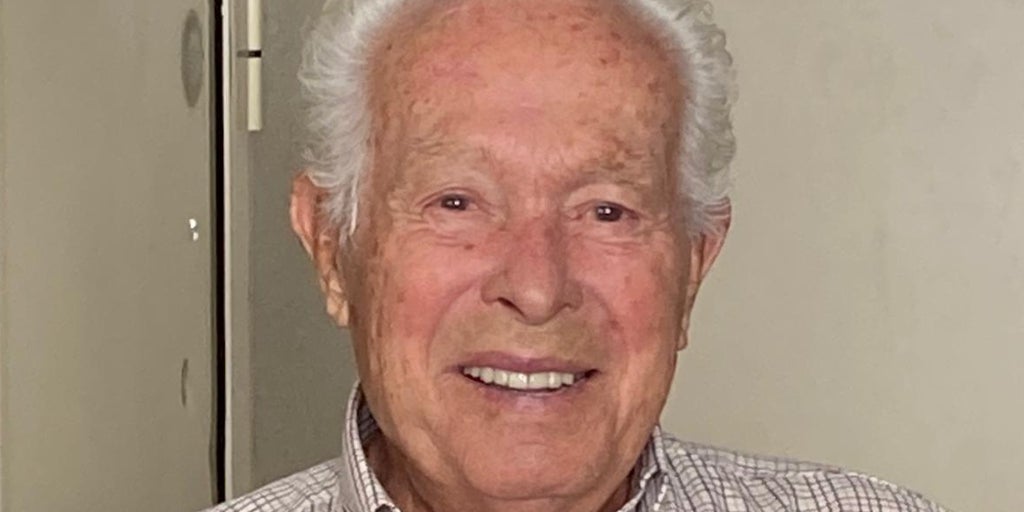 Curro Romero recibe el alta hospitalaria tras su ingreso por una infección renal