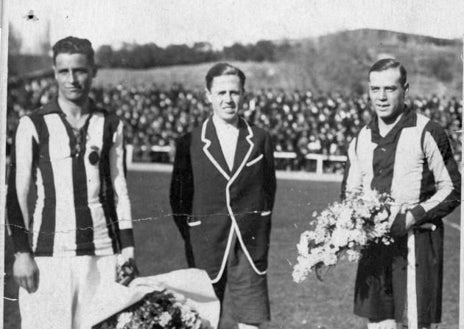 Imagen secundaria 1 - Manolo el del bombo (arriba); Pedro Escartín, entre Zamora y Serrano, en un partido en 1925; el Papa Pío XII