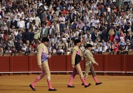 Las imágenes de la corrida de Diego Urdiales, Sebastián Castella y Pablo Aguado en Sevilla 2025