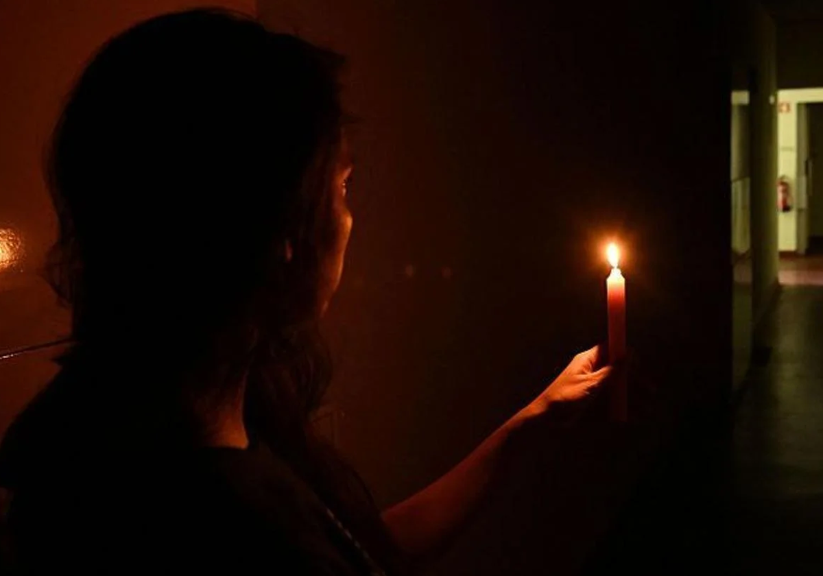 El recurso de las velas en el reciente apagón total en España