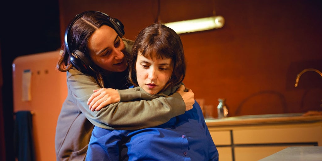 'Refugi': un simulacro de familia (infeliz)