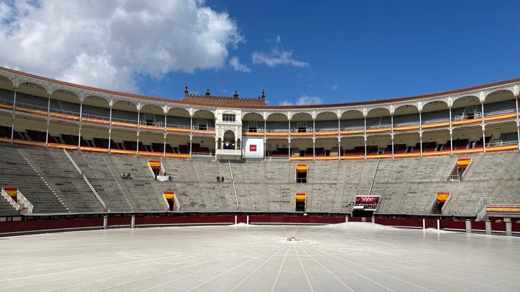 La plaza, preparada para la primera tarde