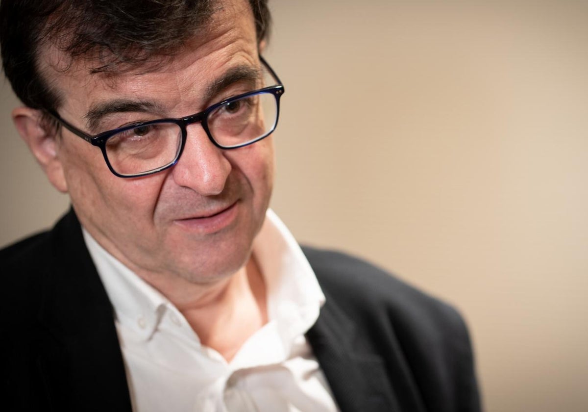 Javier Cercas ha logrado el primer puesto del ranking con su obra sobre el Papa Francisco: 'El loco de Dios en el fin del mundo'