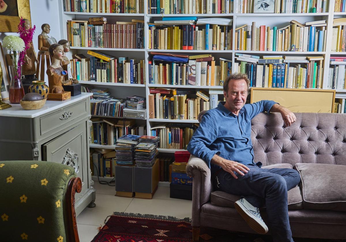 Marcos Giralt Torrente, fotografiado en su vivienda