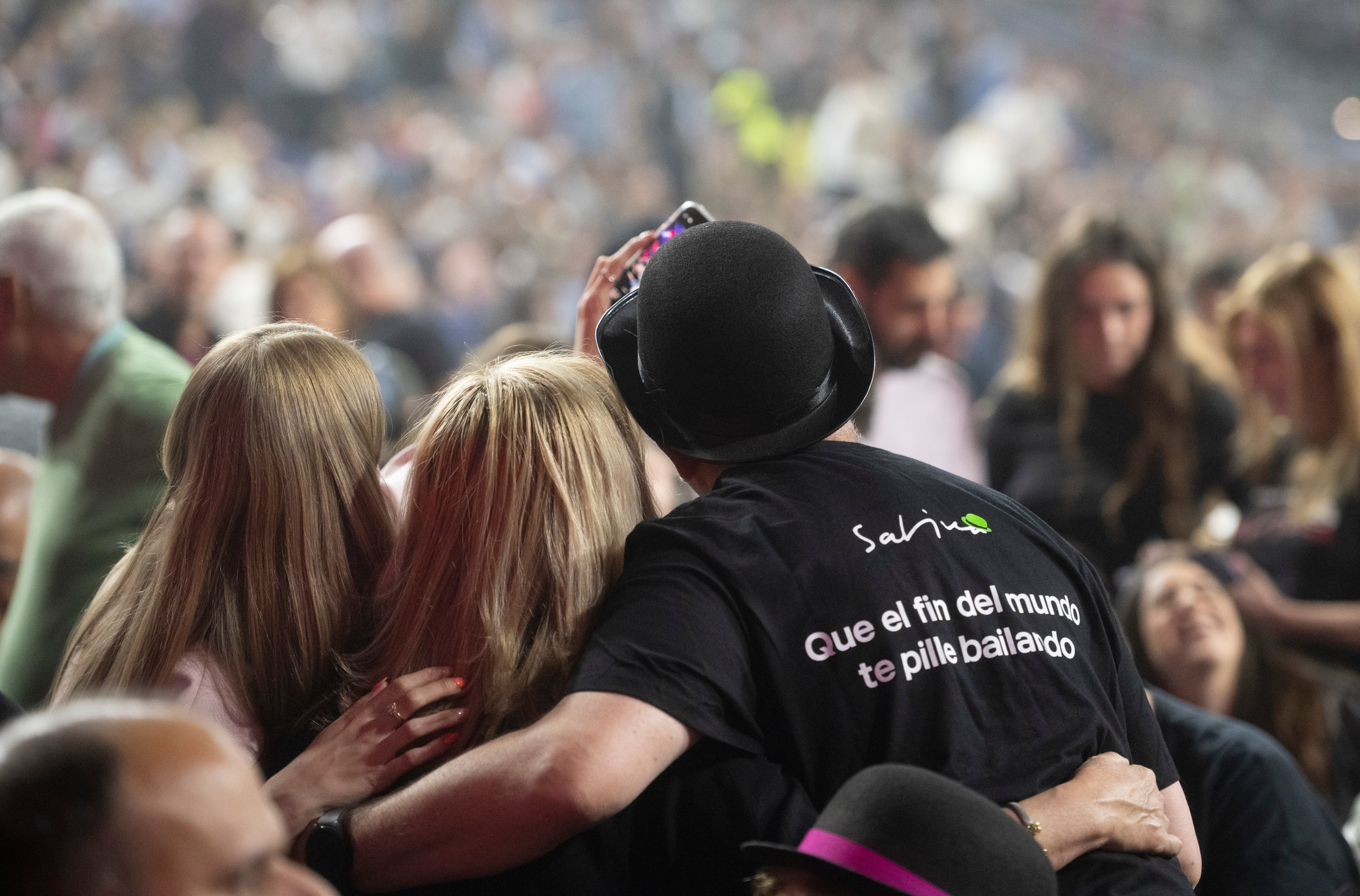 Más de 15.000 personas han abarrotado el Movistar Arena de Madrid durante el concierto del maestro Sabina