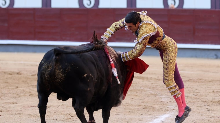 Gran estocada de Emilio de Justo al cuarto
