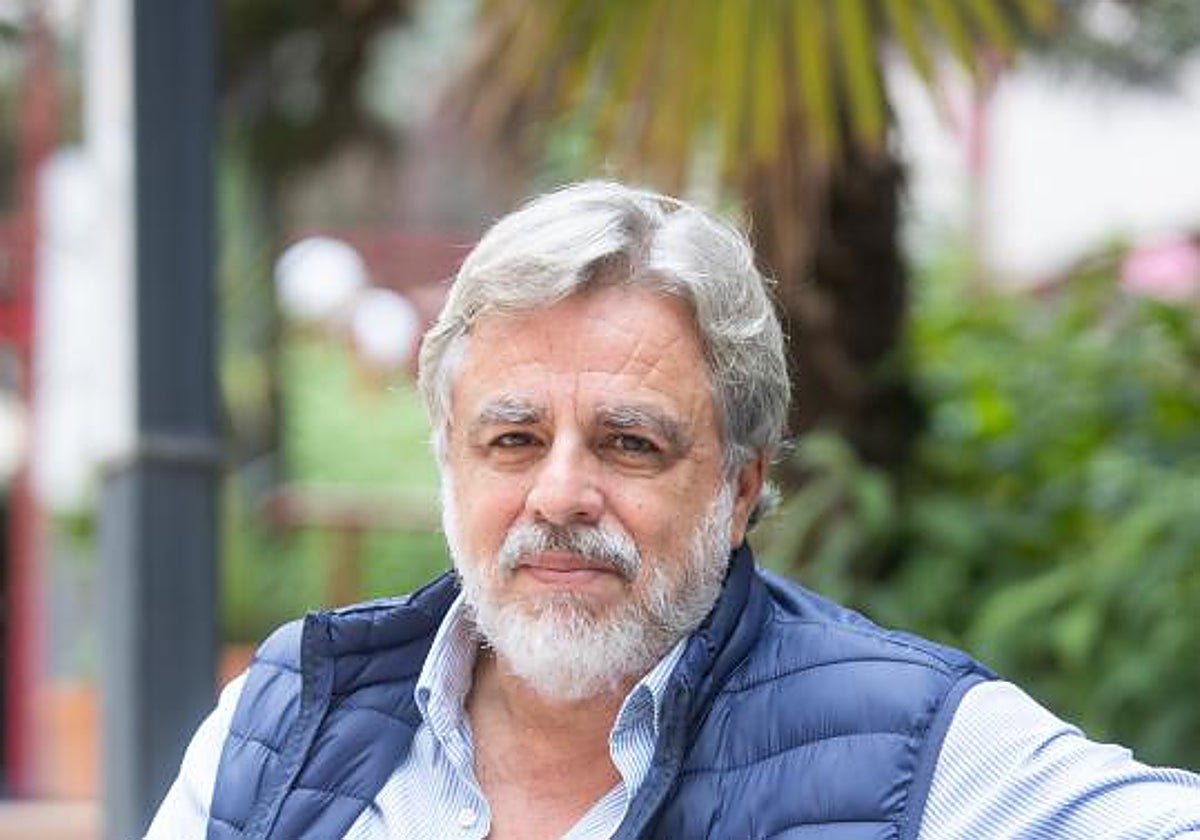 El poeta y editor Javier Sánchez Menéndez