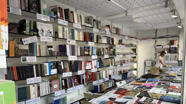 UNE Yayıncıları İspanyolca ve Portekizce Savunma Madrid 2025 Kitap Fuarı'na bilim dilleri olarak alıyor