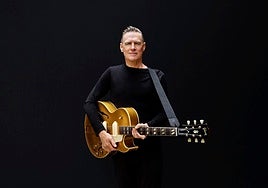 Bryan Adams : «Los contratos que me ofrecen las multinacionales discográficas son horribles, inaceptables»