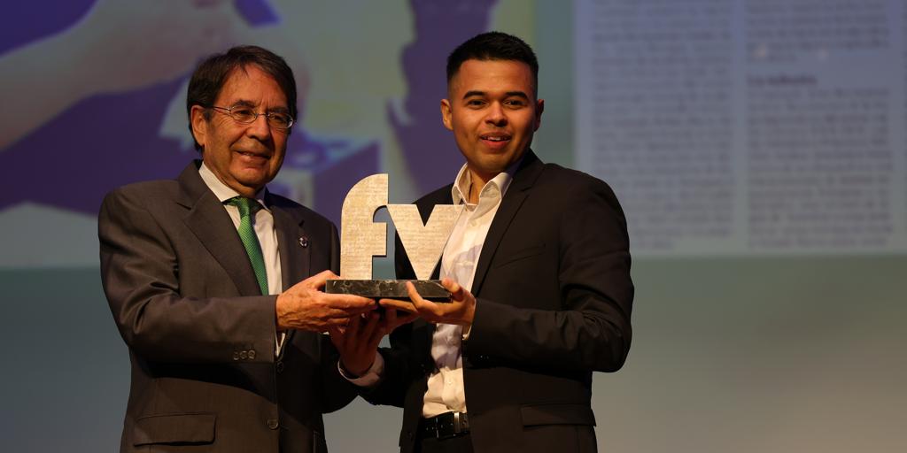 William González Guevara, premiado por su reportaje sobre las falsificaciones de Rubén Darío en ABC Cultural